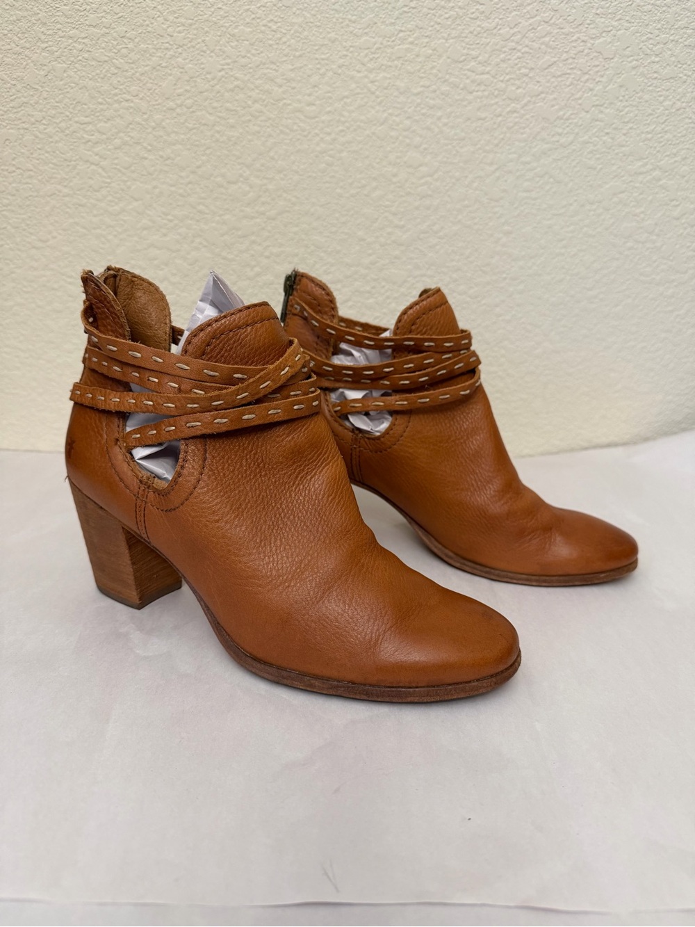 Frye Cognac Leather Heeled Ankle Booties with Wrap Straps Sz 9B